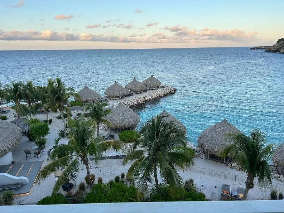 Blue Emerald Ocean'S 8 Willemstad